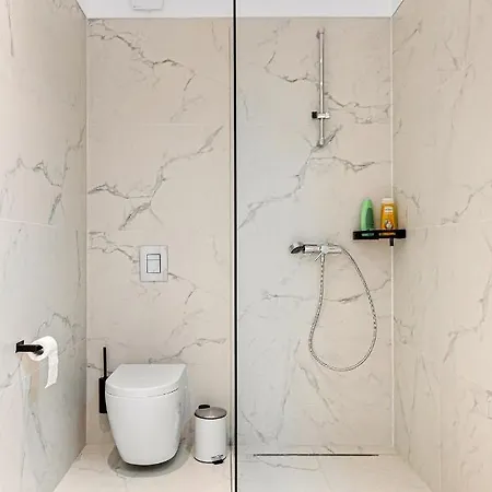 Daire Win Herastrau Forest