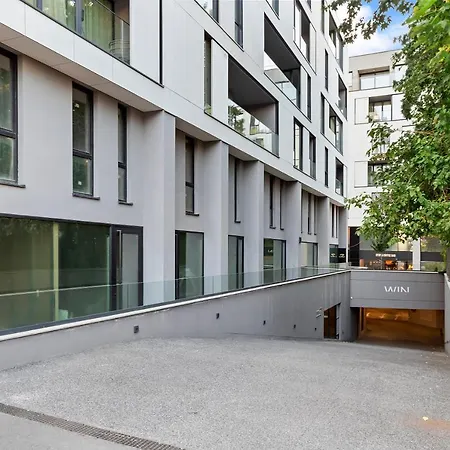 Daire Win Herastrau Forest